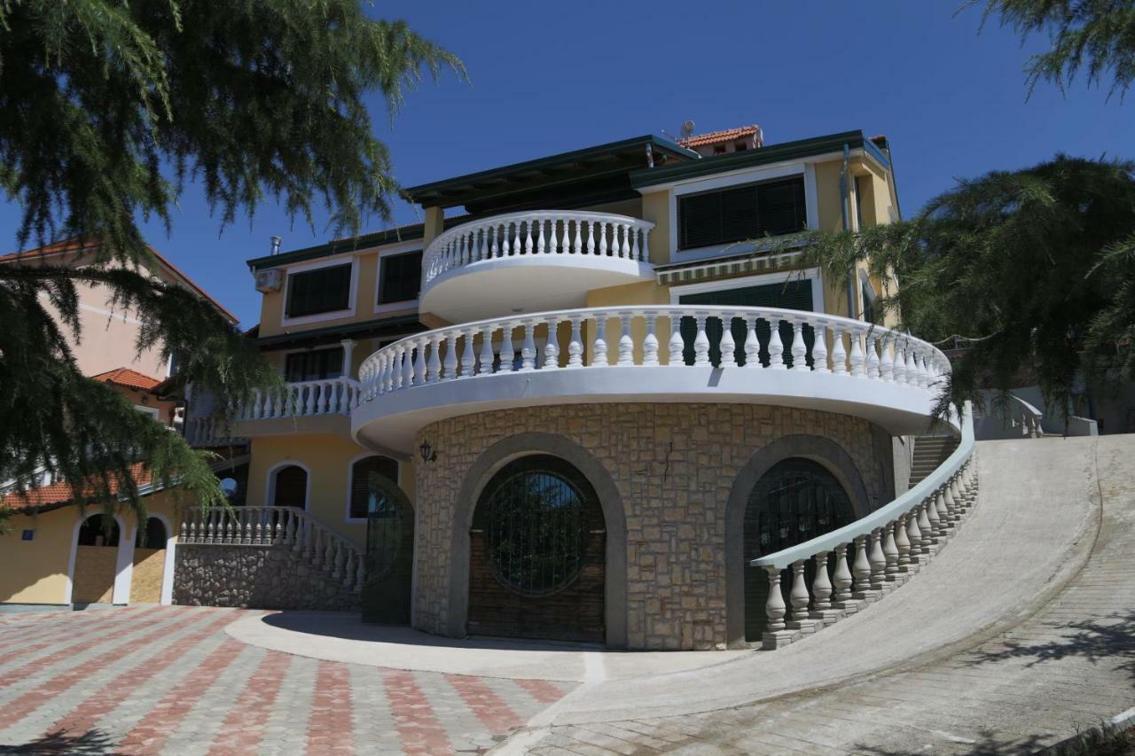 Villa Meri Rijeka Buitenkant foto